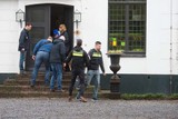 thumbnail: De politie doet onderzoek bij kasteel in Roosteren.