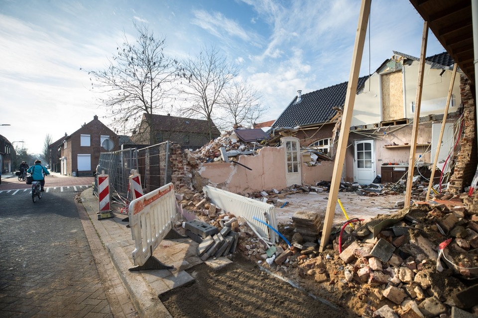 Het zwaar beschadigde pand in Ophoven. 