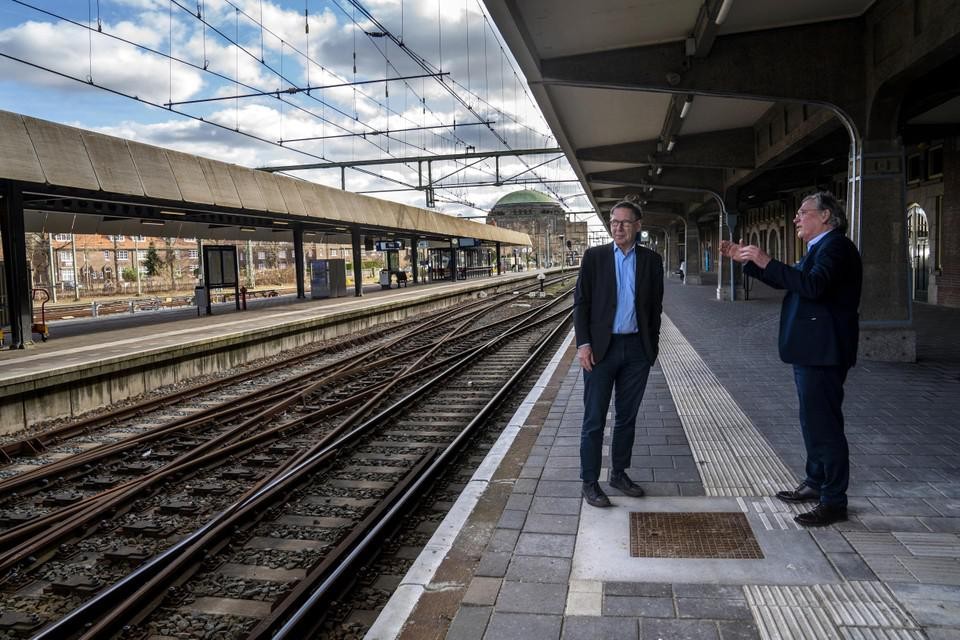 Luc Soete (l.) en Jo Coenen willen de sporen in Maastricht ondergronds leggen. 