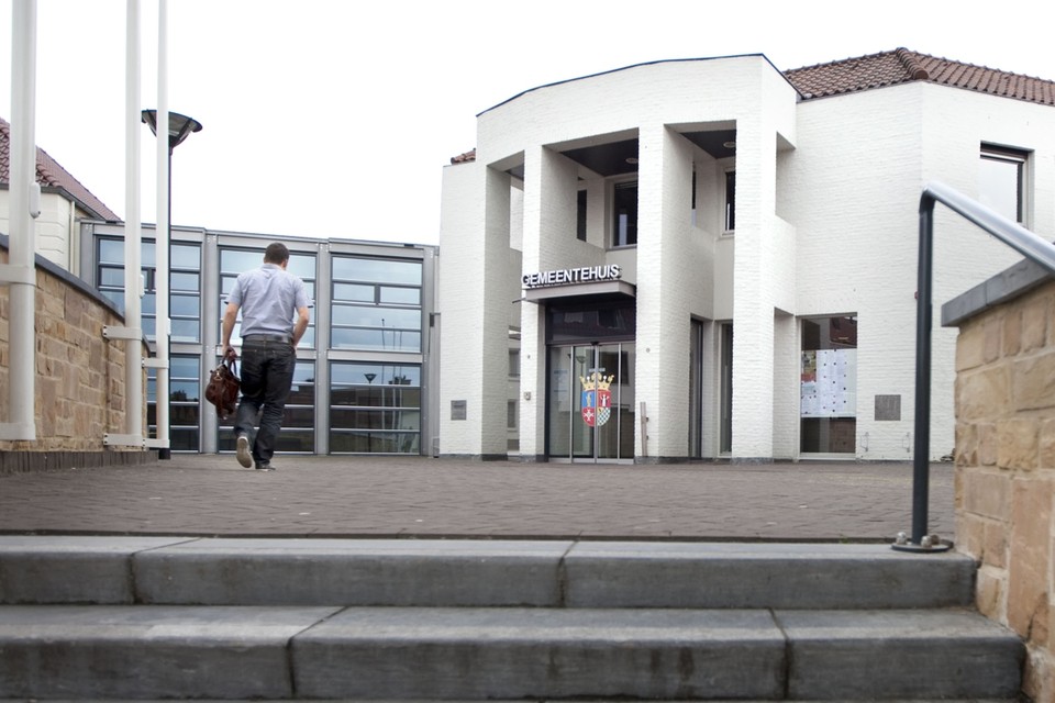 Het gemeentehuis in Schinnen is een van de gebouwen die leeg komt te staan als er een nieuw gemeentehuis komt. 