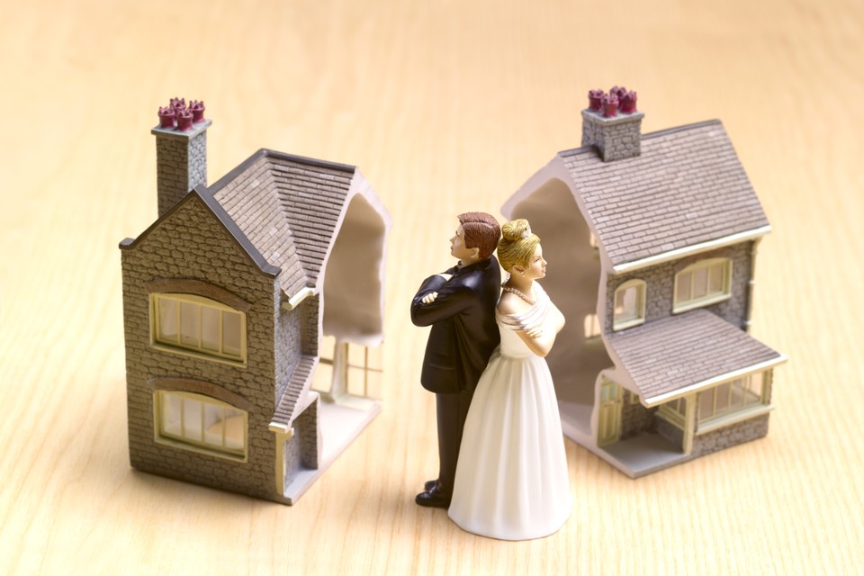 Waar de woningmarkt meedogenloos is voor velen, geldt dat zeker voor mensen die gescheiden zijn. 