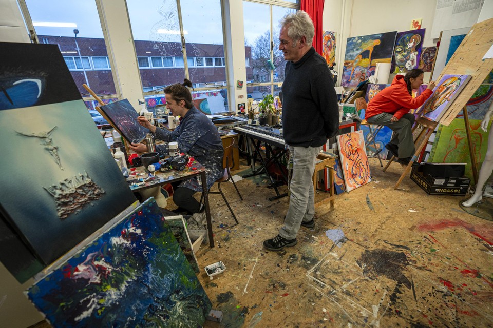 Jimmy Roeland, Pieter van Bommel en Deniece Clermonts in een atelier van Fantastikè aan de Angelierstraat.