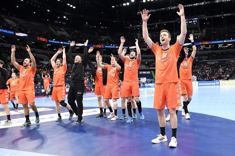 De Nederlandse handballers na hun zege op Montenegro afgelopen zaterdag. 