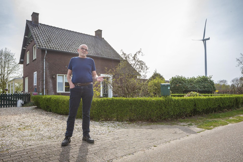 Windturbine 4 van Windpark Greenport Venlo staat op 400 meter afstand van het huis van Mart Claassens. 