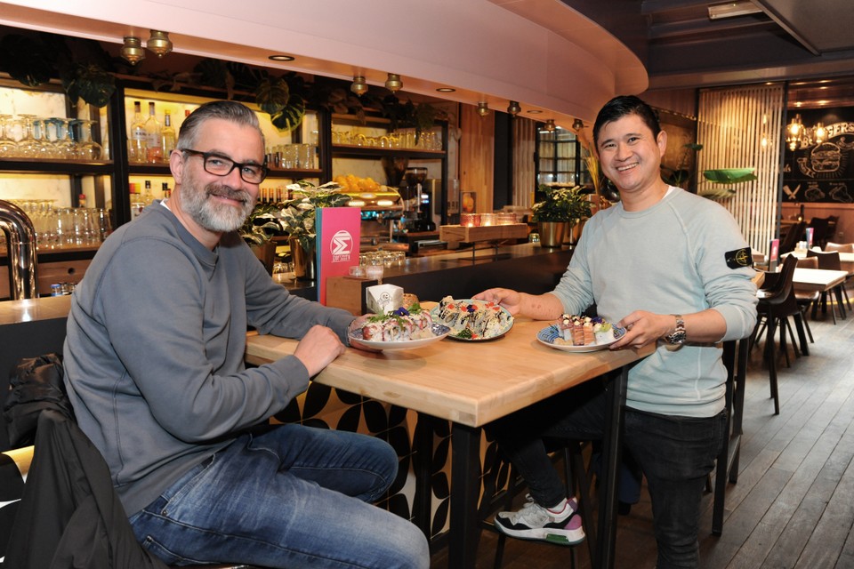 Ferry Slijpen (l.) en Eddy Siang, de eigenaren van Eddy’s Sushi. 