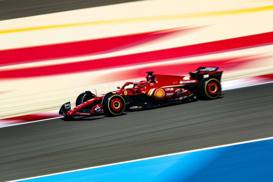 Leclerc zette met zijn Ferrari de beste tijd neer.