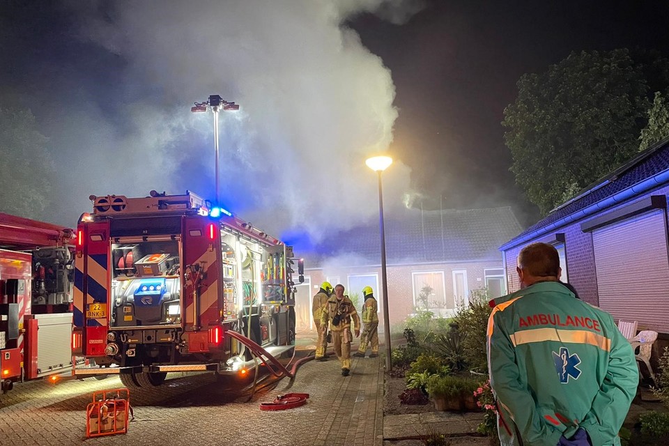 De brand in de Bosweg in Montfort heeft woensdagochtend een leven gekost. 