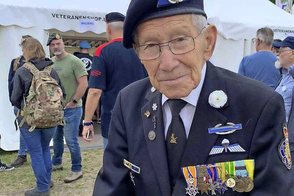 De 95-jarige veteraan Frank Bouwens uit Valkenswaard. 