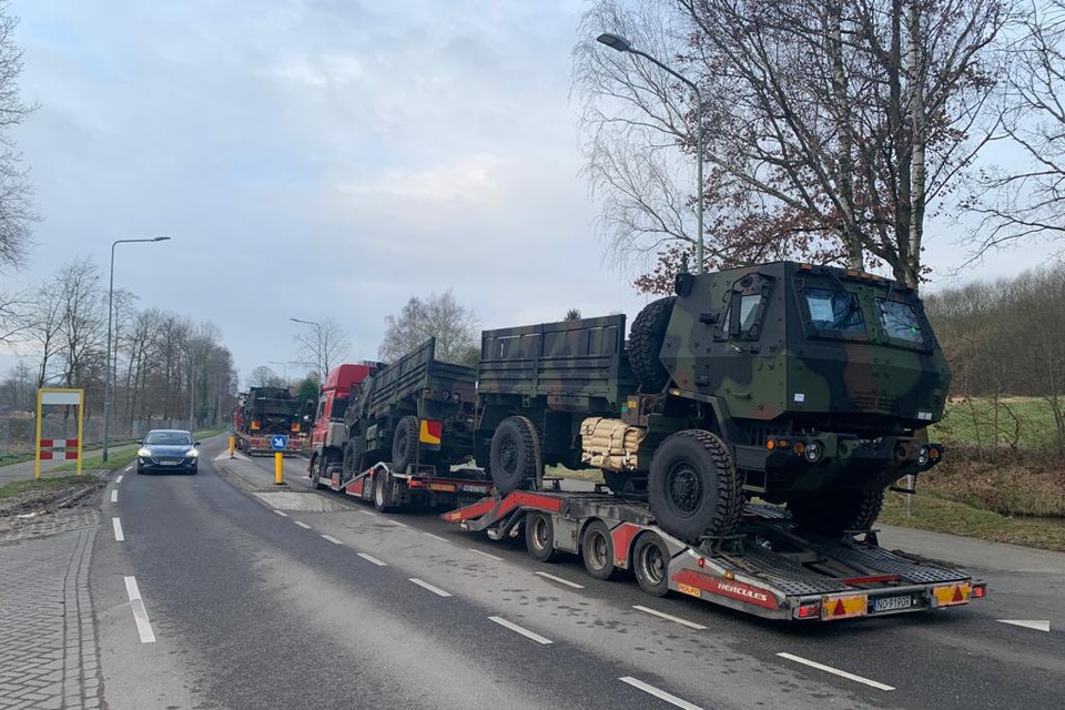 Begin februari werden tal van Amerikaanse legervoertuigen vanuit het materieeldepot in Eygelshoven over de weg in konvooien vervoerd naar de oostgrens van de NAVO.  