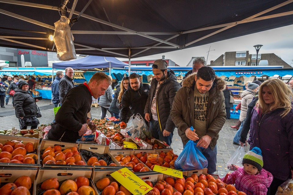 De weekmarkt in Eygelshoven trok in het pre-coronatijdperk veel bezoekers uit de grensregio. 