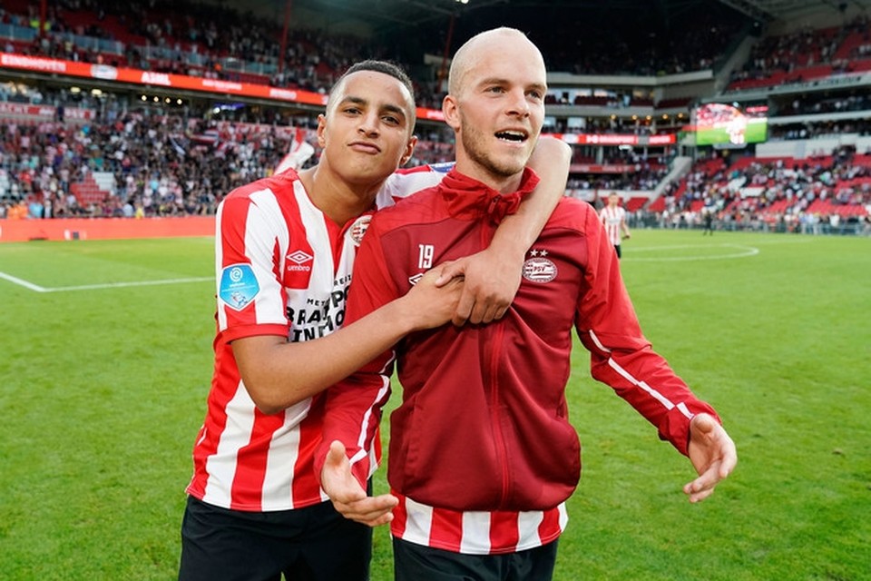 Mohamed Ihattaren en Jorrit Hendrix, in betere sportieve tijden bij PSV. 
