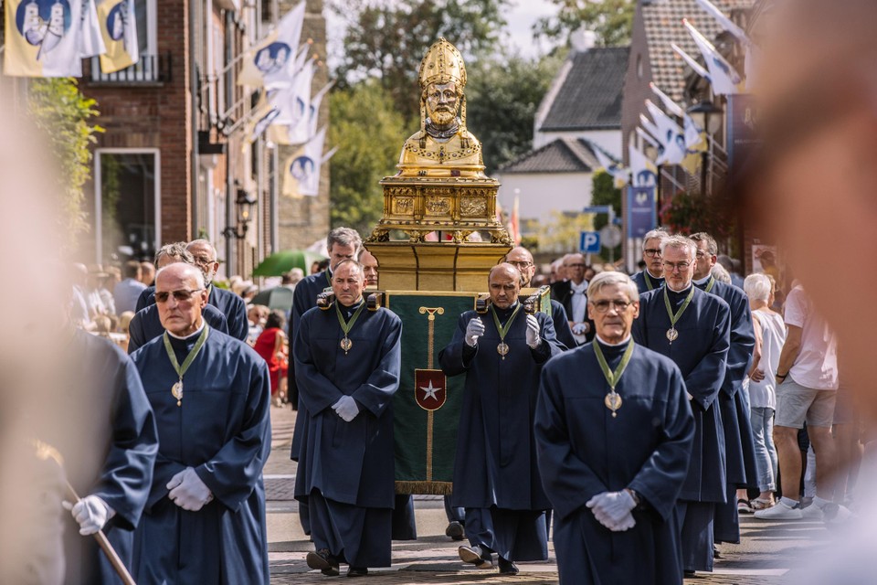 Het aantal deelnemers aan de Reliekenstoet van de Heiligdomsvaart in Susteren wordt elke keer groter. 
