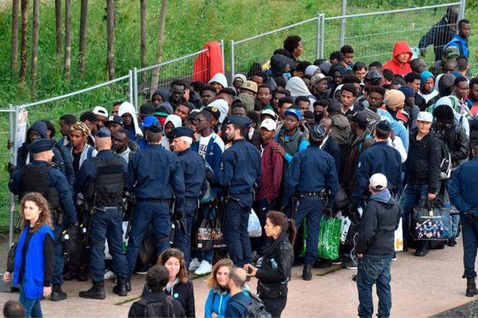 Ontruiming migrantenkamp in 2018 bij Parijs 