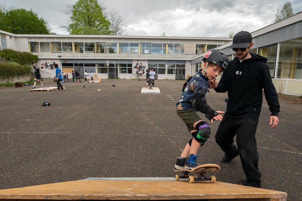 Tijdens de coronatijd organiseert Galaxy regelmatig buitenactiviteiten, zoals een workshop skateboarden in Nijswiller. 