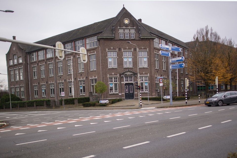 De voormalige ambachtsschool aan de Rijksweg in Sittard heeft een monumentale status. 