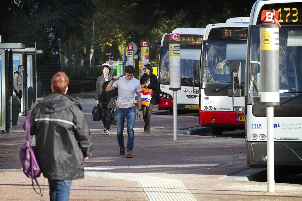 Via de Meedoenregeling kunnen Nederweertenaren met lage inkomens gratis met de bus naar Weert tijdens daluren. 