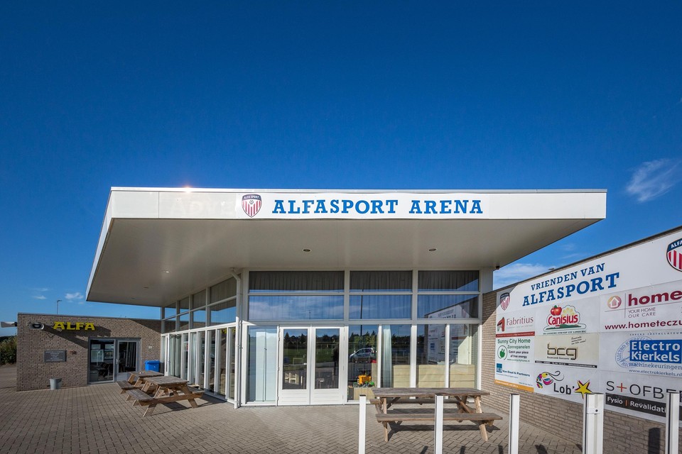 Het trainingsveld van Alfa Sport in Oirsbeek is aan vervanging toe. 