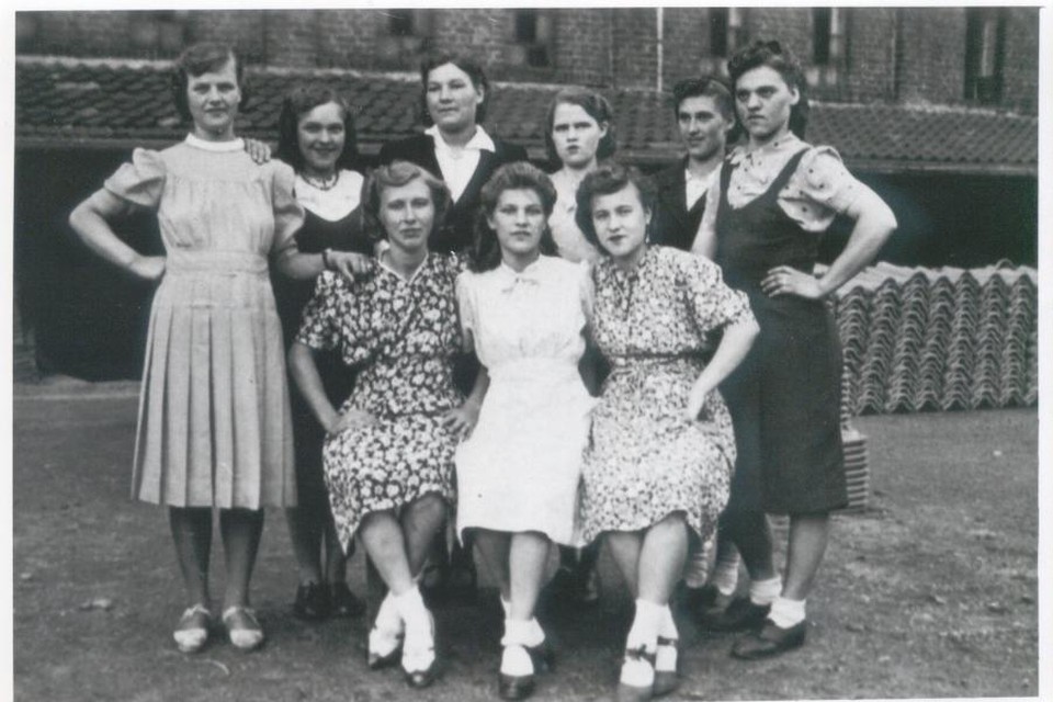 <P>Beesel, circa 1945. De ‘Russische maedjes’ van Beesel werkten als dwangarbeider in Duitsland, waar ze Nederlandse jongens (door de ‘Arbeitseinsatz’) leerden kennen. Zo vonden ze hun weg naar de Beeselse gemeenschap. </P>