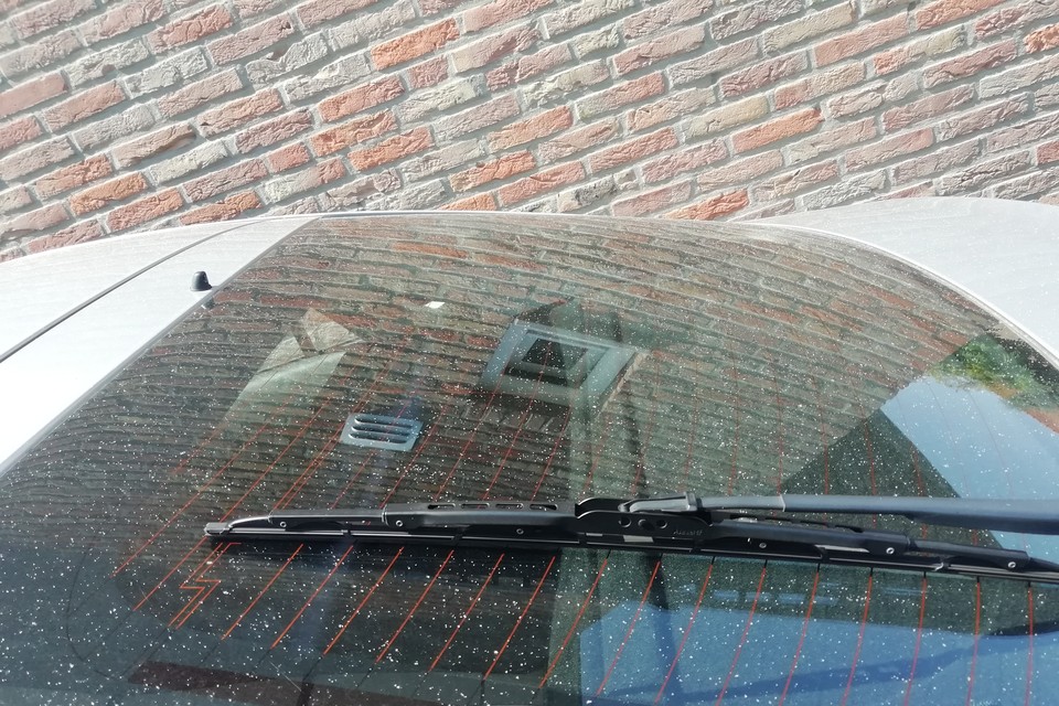 Bij een auto in Nieuwdorp was het poeder goed zichtbaar. 