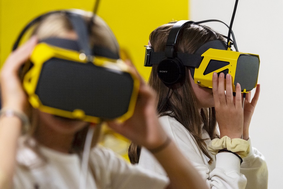 In de VR-game krijgen de jongeren allerlei keuze voorgeschoteld. 