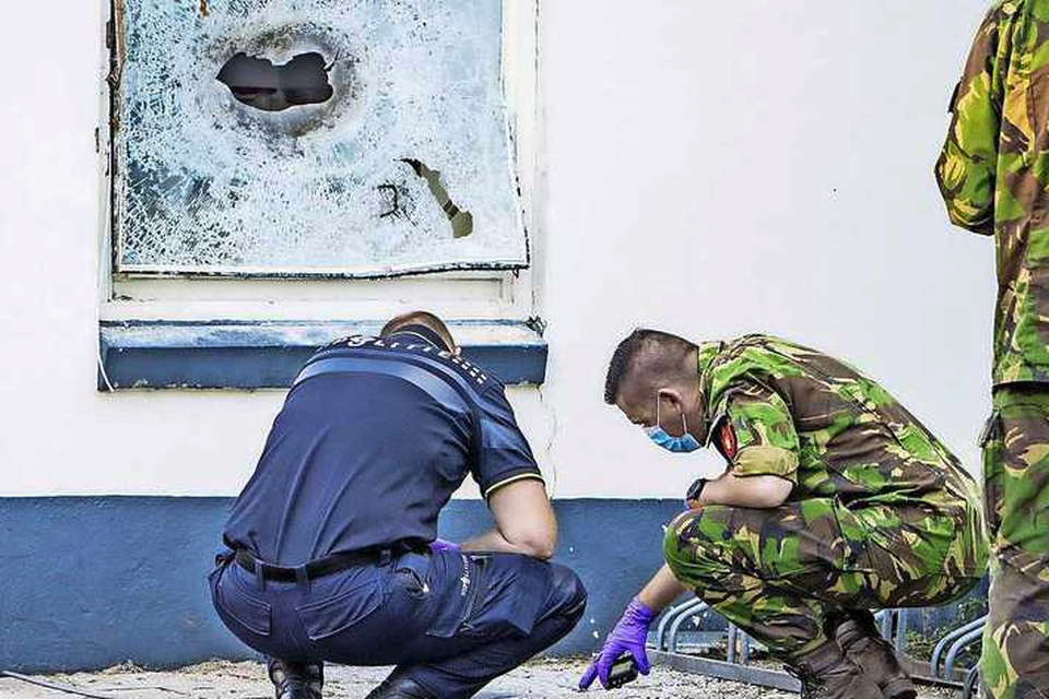 Onderzoek naar een plofkraak op een juwelier in Groningen. De zelfgeknutselde bom lijkt bij dit soort criminaliteit in opmars en dat baart het NFI zorgen. 