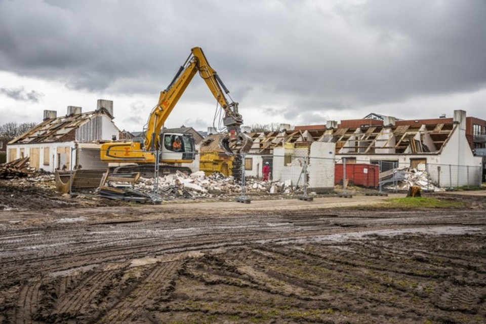 Het nieuwe complex komt aan Rustoord in Reuver, waar begin 2021 de kenmerkende, witte huizenblokken werden afgebroken.  