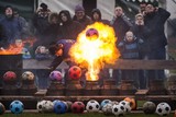 thumbnail: Inwoners van het Groningse dorp Zevenhuizen luiden 2016 uit met carbidschoten. Carbidschieten is een oud gebruik waarbij met behulp van een brok carbid en een sterke melkbus flinke knallen worden veroorzaakt die boze geesten voor het nieuwe jaar moeten v