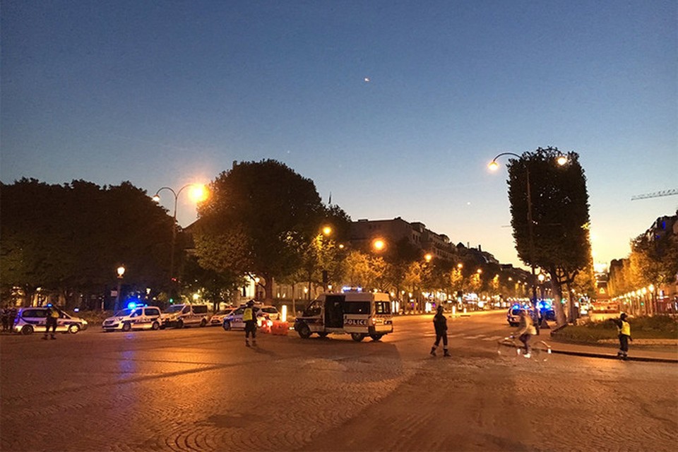 Grote politie-inzet op de Champs-Élysées in Parijs