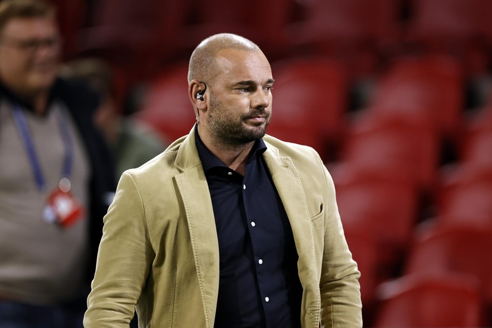 Wesley Sneijder weigert kritiek te uiten op Qatar, organisator van het WK voetbal. 