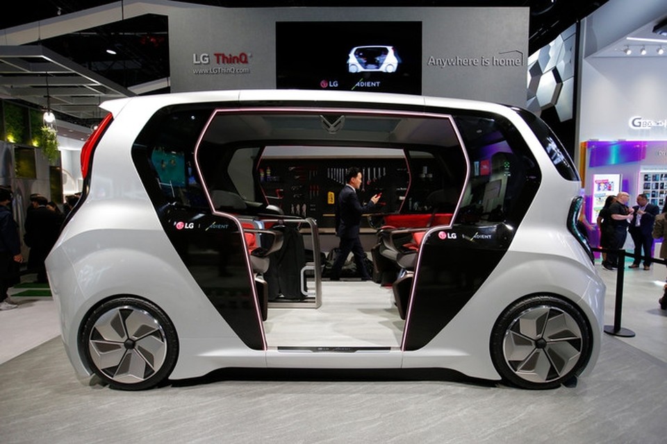 LG toont op de CES-beurs in Las Vegas een volledig zelfrijdend, elektrisch voertuig met plek voor vier passagiers 