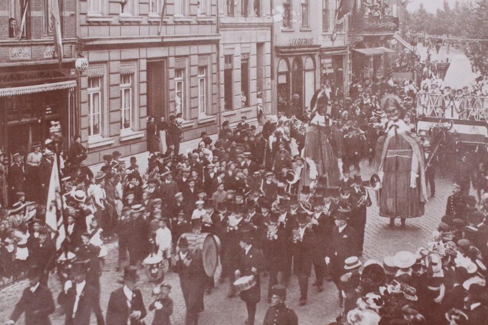 De Hermenie op de Parade in 1898. 