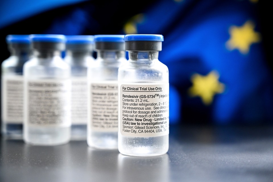 Remdesivir is het eerste coronamedicijn dat EU-breed wordt toegestaan. 