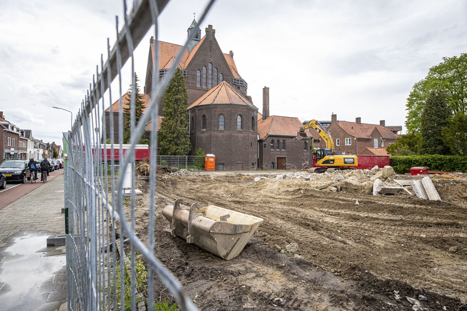 Van het voormalige zorgcentrum uit de jaren ‘70 is niets meer over. 