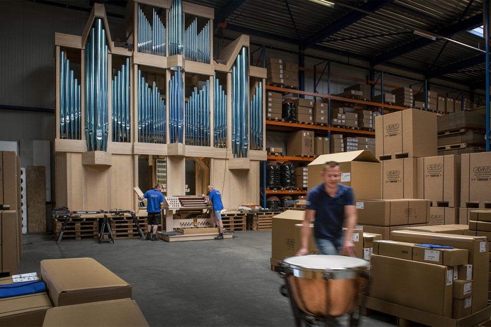 Orgel nu in een loods van instrumentenbouwer Adams in Ittervoort. 