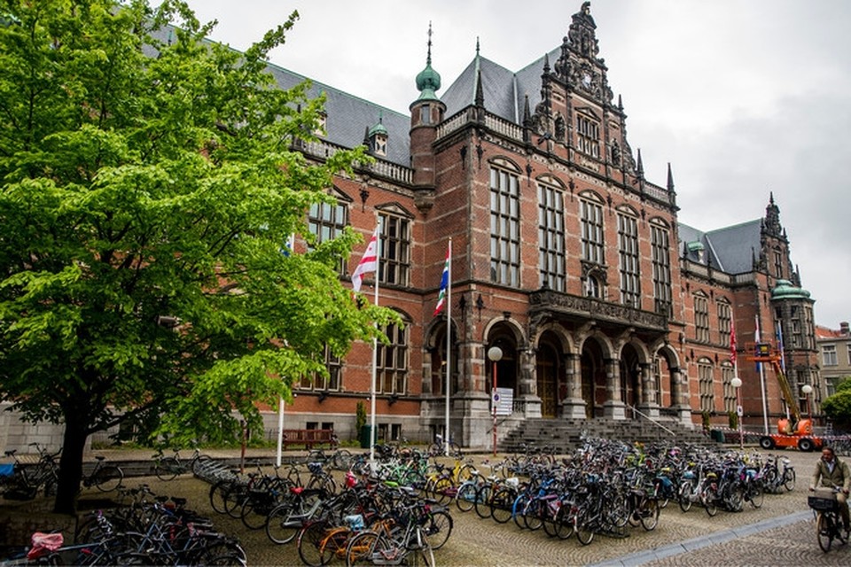 Exterieur van de Rijksuniversiteit Groningen. 