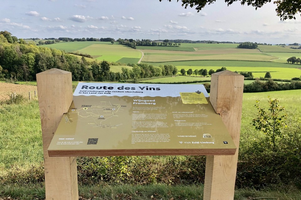 Route des Vins Ubachsberg: informatiebord bij wijngaarden Fromberg. 