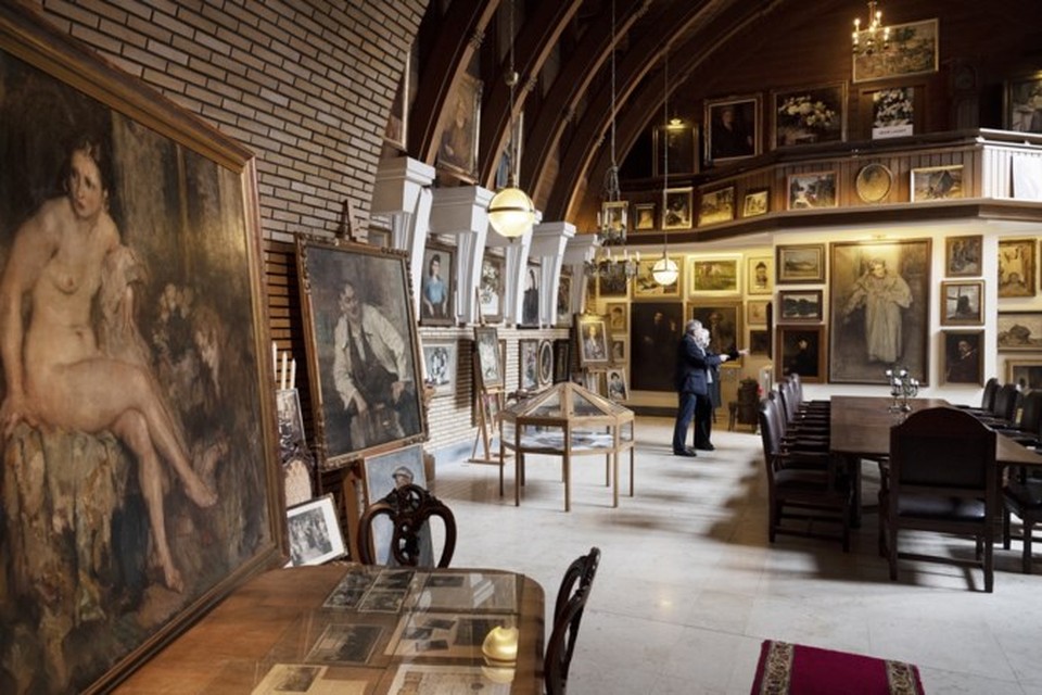 Voorzitter John Keulartz en secretaris Maria Adams in de Jean Laudy Museumkapel in Venlo, vlak voor het vertrek in 2019. 