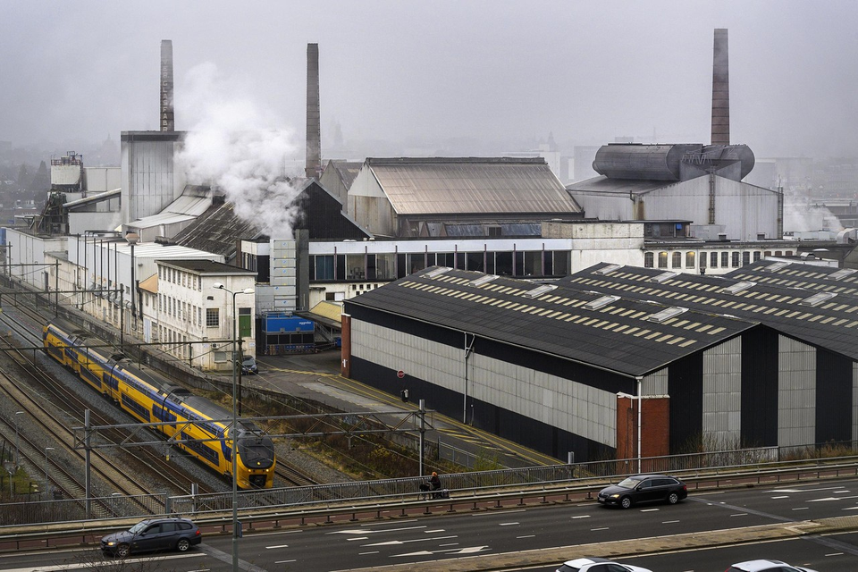 Glasfabriek O-I in Maastricht zou restwarmte kunnen leveren aan Nazareth-Limmel.