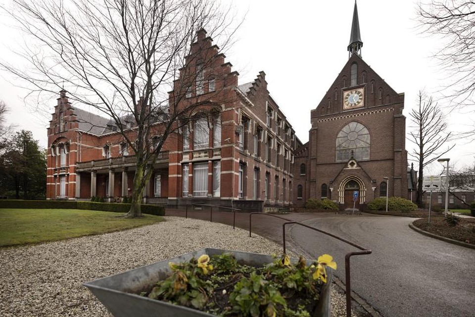 Huize de Berg in Heerlen wordt verbouwd tot appartementen en een herstelafdeling.