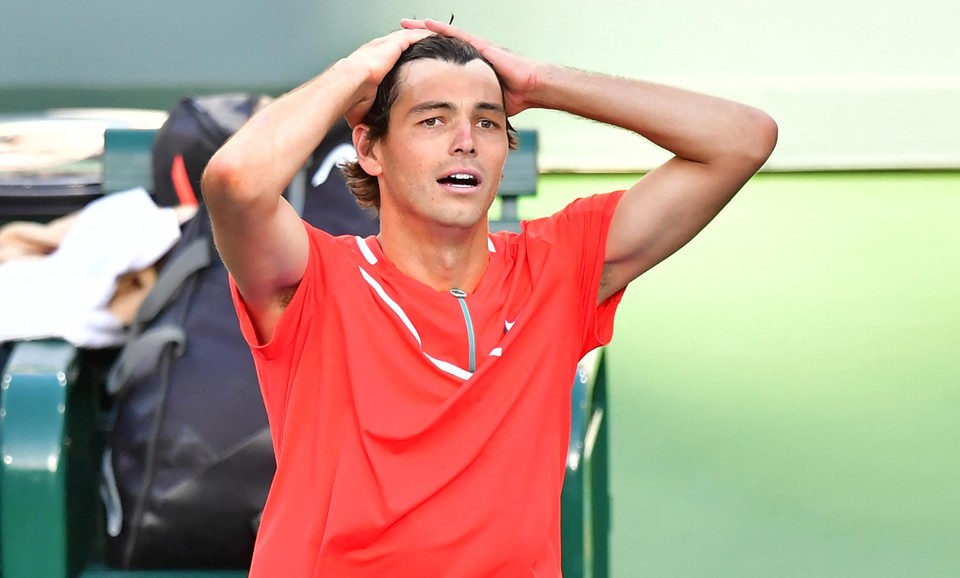Taylor Fritz kan amper geloven dat hij Rafael Nadal heeft verslagen in de finale van het masterstoernooi van Indian Wells. 