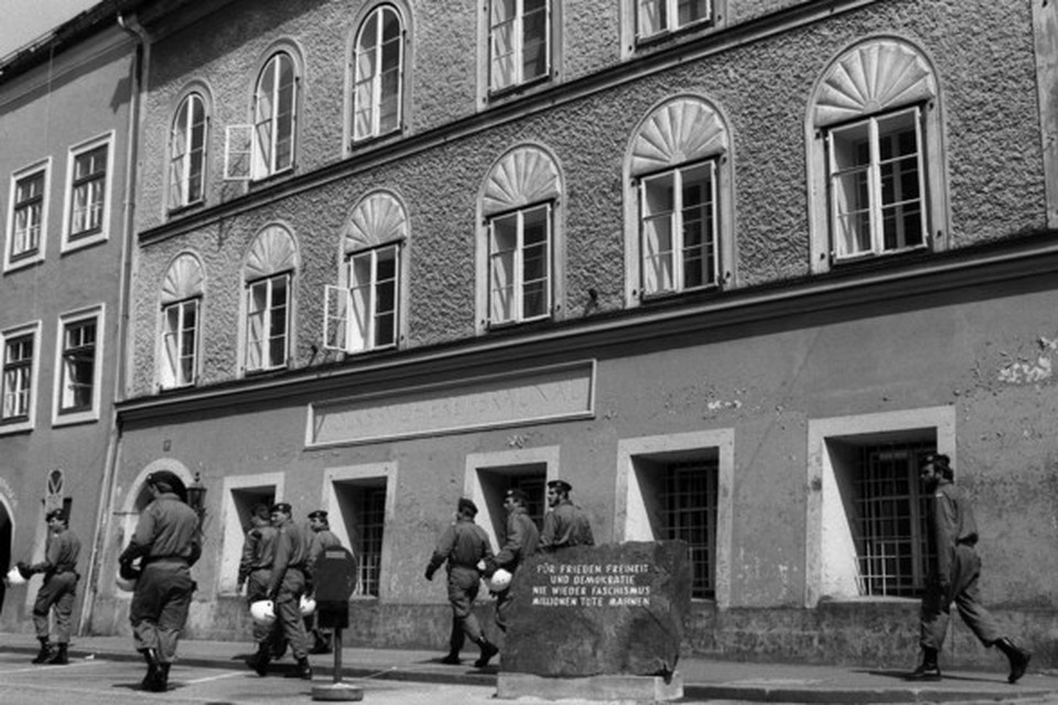 Het geboortehuis van Adolf Hitler in Braunau am Inn 