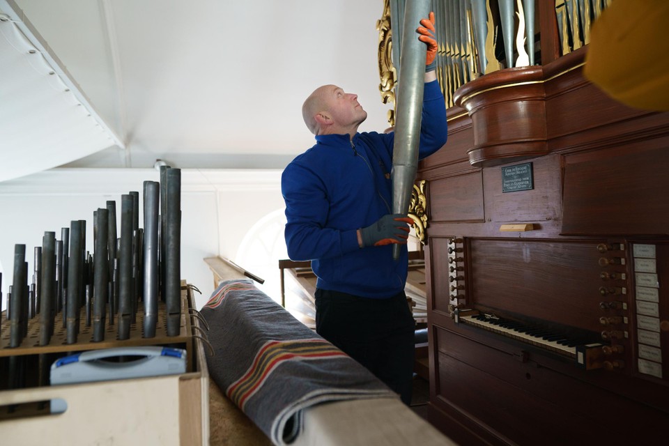 Het orgel wordt in Beek ontmanteld en verhuisd naar Middelburg.