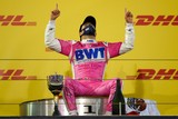 thumbnail: Sergio Pérez won afgelopen seizoen één grand prix voor Racing Point: de voorlaatste race in Bahrein.  
