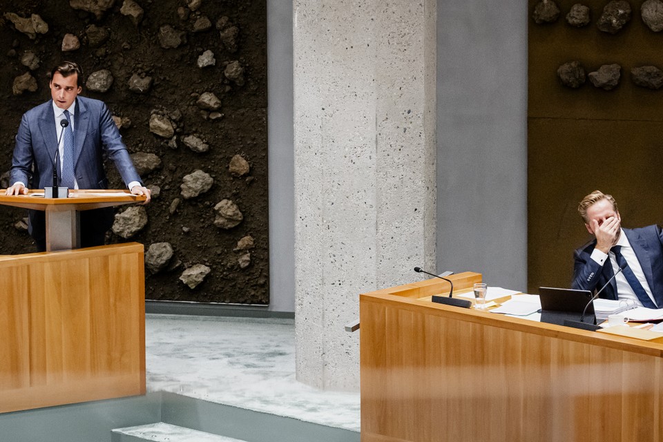 Thierry Baudet en demissionair minister Hugo de Jonge tijdens een debat over nieuwe coronaregels die het kabinet wil invoeren. 
