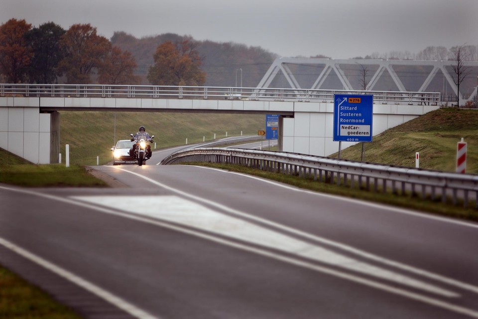 De provinciale weg N297 verbindt de A2 met Duitsland. 