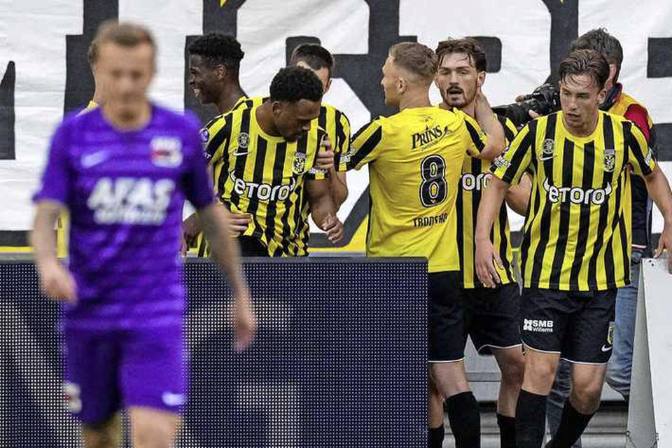 Vitesse heeft donderdagavond goede zaken gedaan in strijd om Europees voetbal. 
