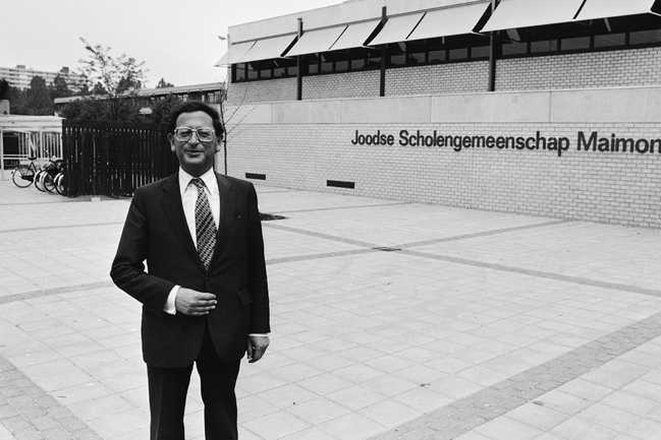 In 1980 opende minister Pais de Joodse scholengemeenschap Maimonides in Amsterdam.
