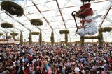 thumbnail: De Hofbräu Festhale biedt plaats aan ongeveer 10.000 gasten. 