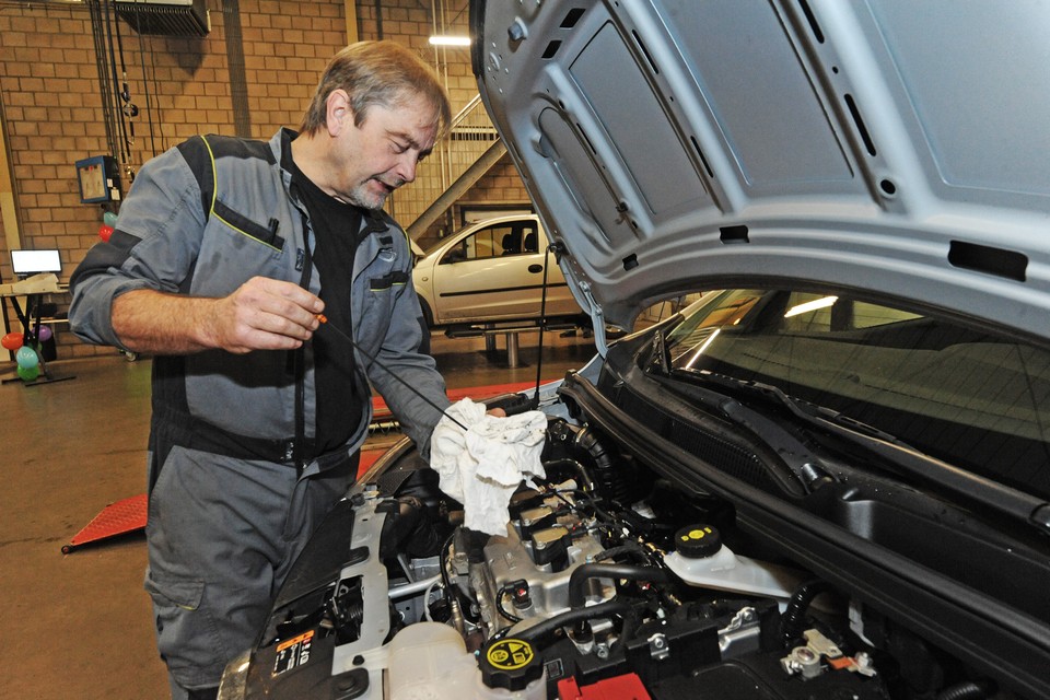 Monteur Eef Hendriks gaat na een leven lang Opel genieten van zijn vroegpensioen.  