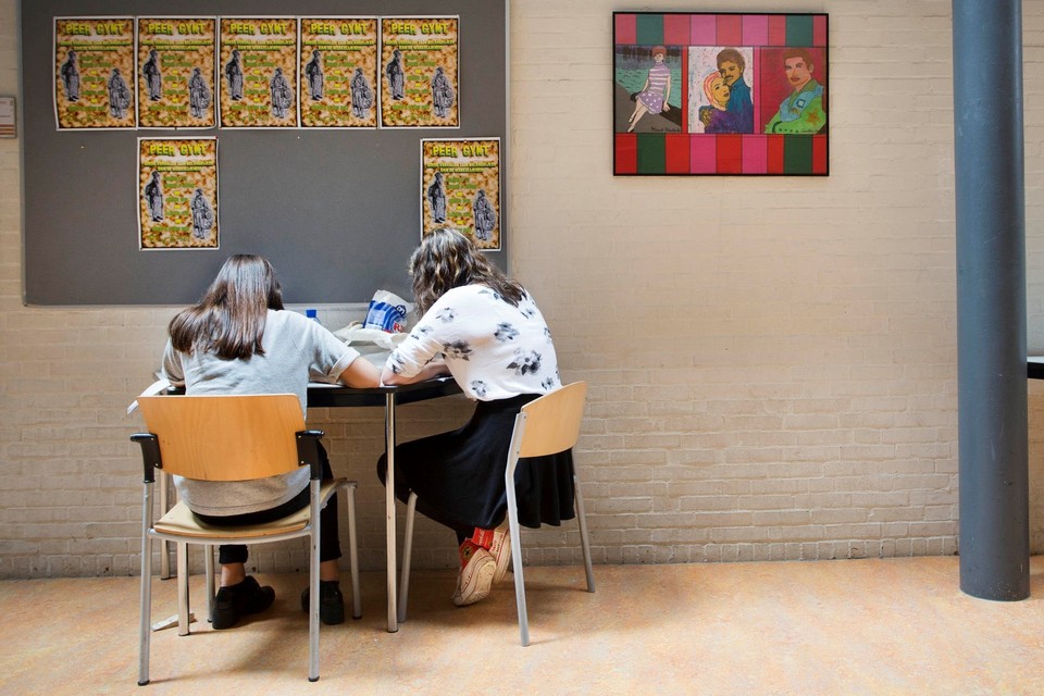 Kinderen op een middelbare school in Maastricht.